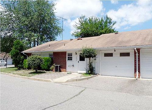 1st image of 1045A Fife Ct
