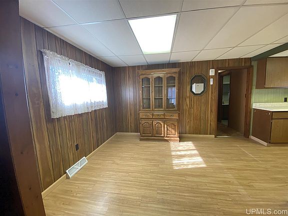 5th image of 313 Westwood Ave