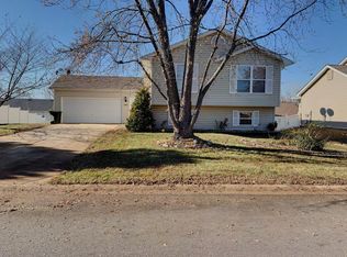 1121 Castle Pines Dr, O'Fallon, MO 63366
