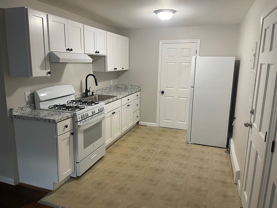 1st image of 4 Pailet Dr APT 3