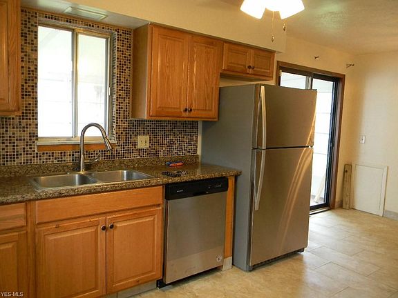 3rd image of 5854 W Glenn Dr