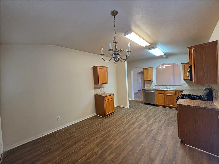 2403 Pinpoint Dr — Photo 5