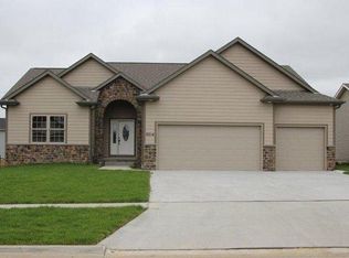 9214 Garland St, Lincoln, NE 68505