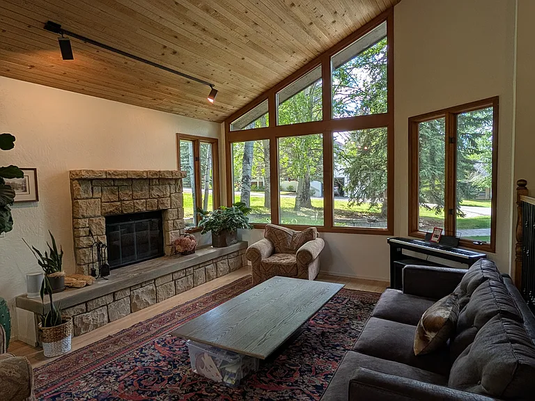 121 Mayleaf Rd — Photo 4