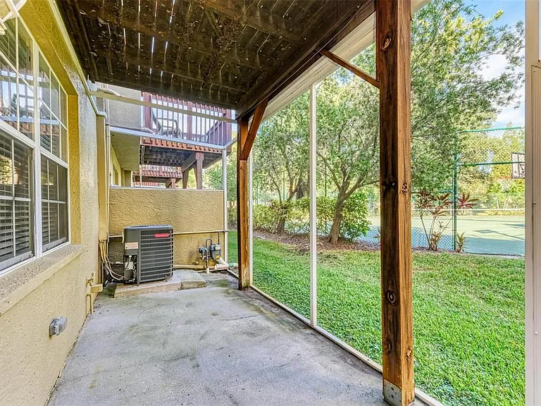 3047 Pointeview Dr — Photo 40