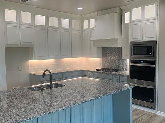 2nd image of 14605 Wayfield Cir