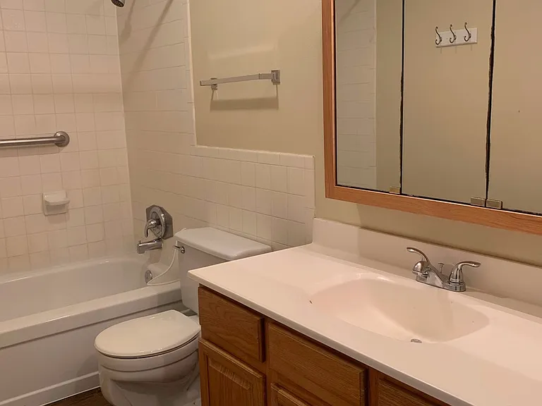 Irving Heights Apartments — Photo 81
