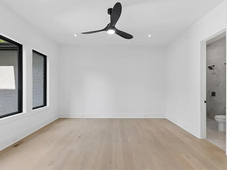 1000 Clementstone Northeast Dr — Photo 28