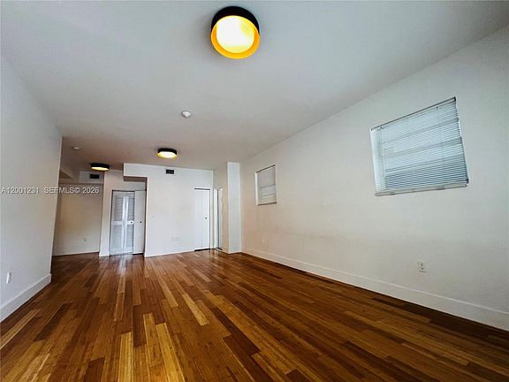 4th image of 960 Bay Dr #911