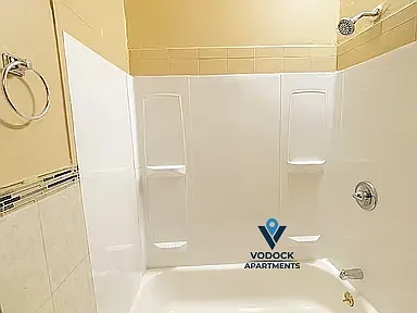 2 bed, 950 sqft, $1,350 — Photo 4