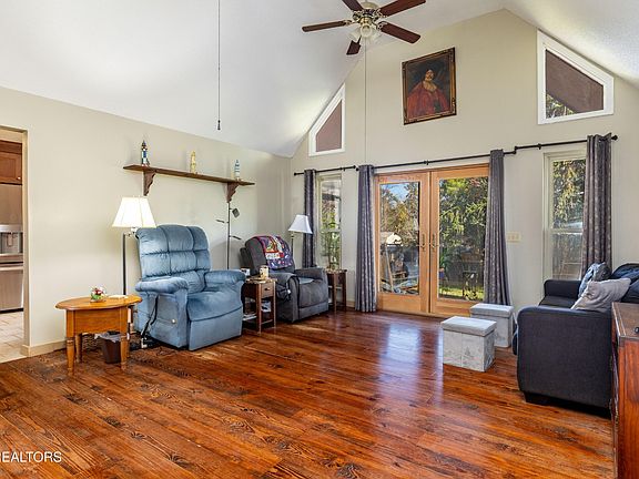 3rd image of 920 Kensington Blvd