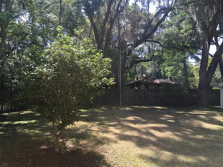 102 NW 24th St — Photo 10