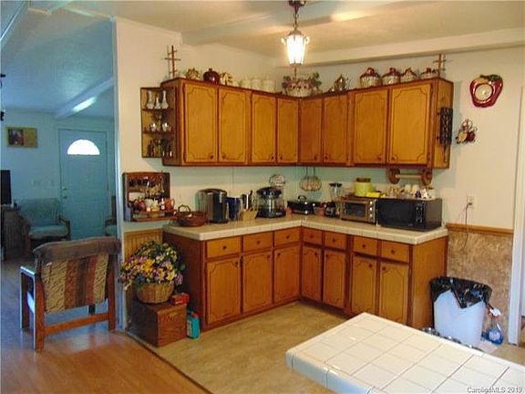 3rd image of 52 White Horse Ln