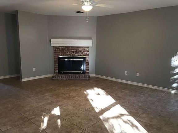 3rd image of 4505 Willow Way Dr