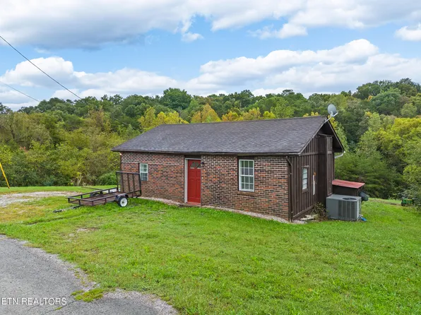 9726 Clift Rd, Strawberry Plains, TN 37871