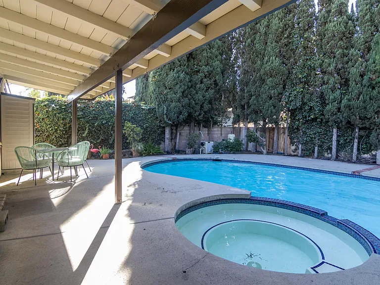 6135 Wilkinson Ave — Photo 28