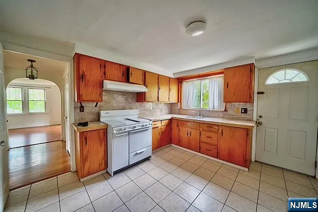 382 High Mountain Rd — Photo 5
