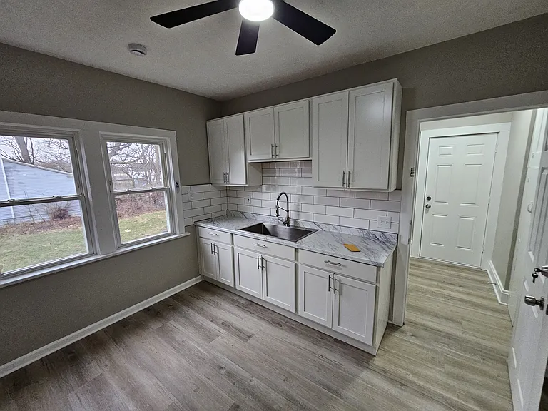 9711 Aetna Rd — Photo 12