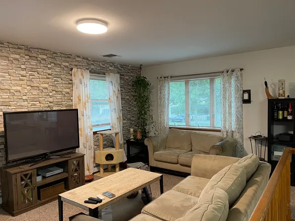 (undisclosed Address), Huntington, NY 11743