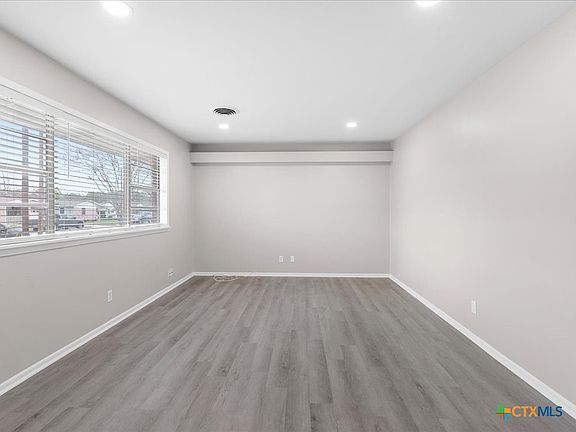 4th image of 273 Meadow Ave