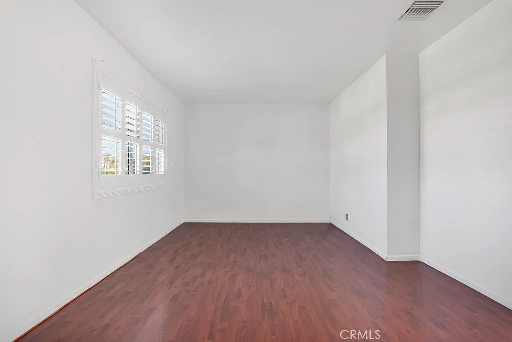 3 bed, 1382 sqft, $3,999 — Photo 4