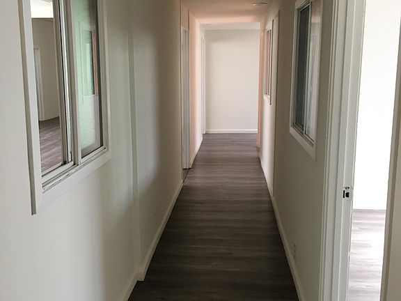 4th image of 4550 Melrose Ave