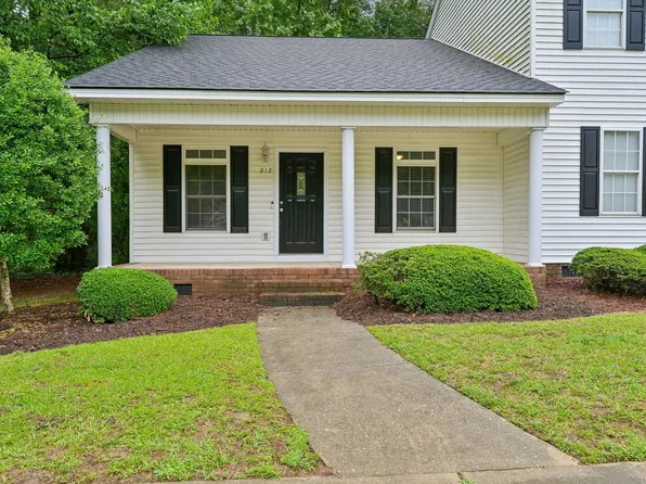 212 Saint James Ct, Clayton, NC 27520