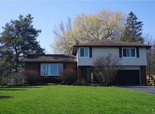 9185 Hillview Dr, Clarence, NY 14031