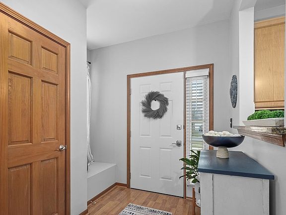 2nd image of 2437 Oneida Ln