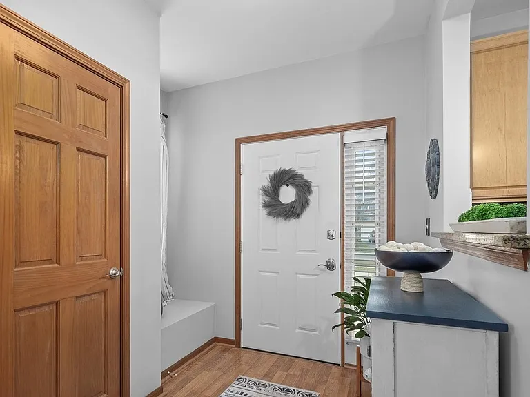 2437 Oneida Ln — Photo 2