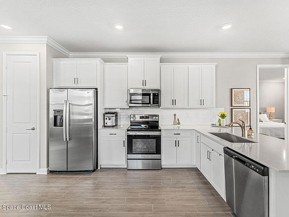 3rd image of 1735 Velky Ln
