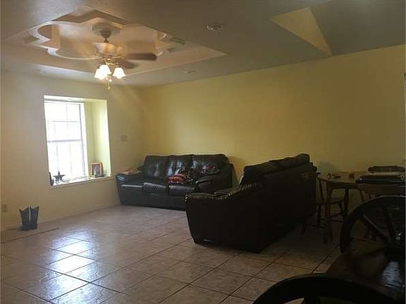 4th image of 410 Badajoz Ln