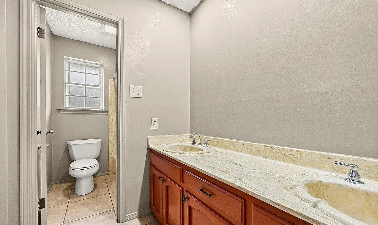 4 bed, 1992 sqft, $2,000 — Photo 3