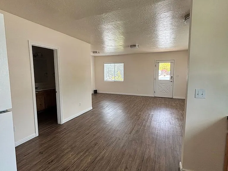 303 N 100 W #B — Photo 6