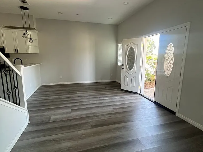 9223 Cypress Ave — Photo 5