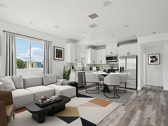 3rd image of 2516 E Malabar St #2516