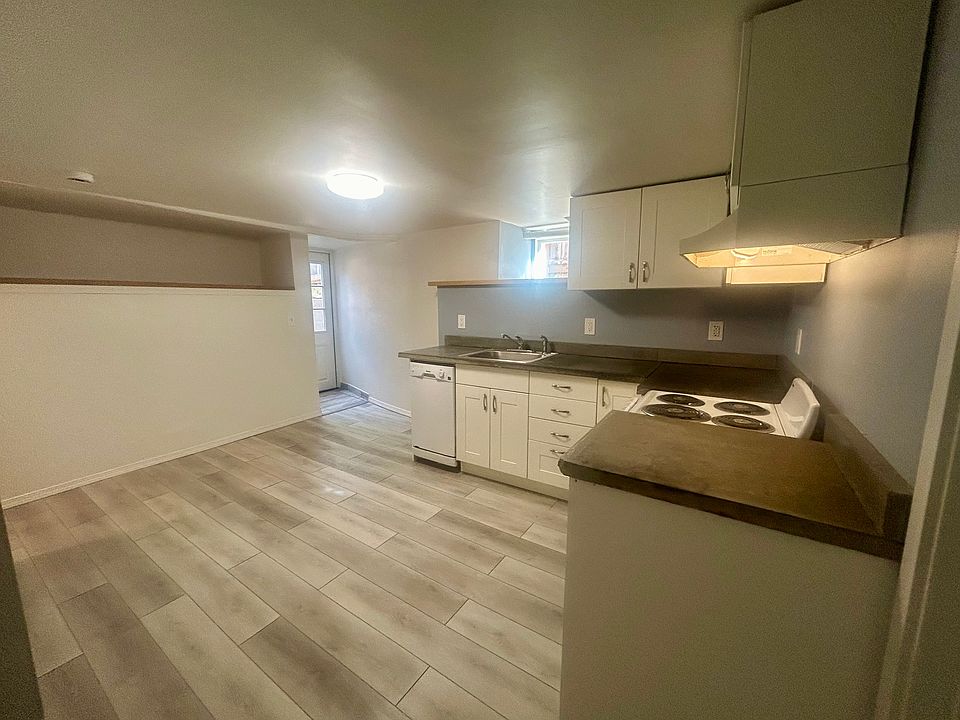 Entry/Kitchen