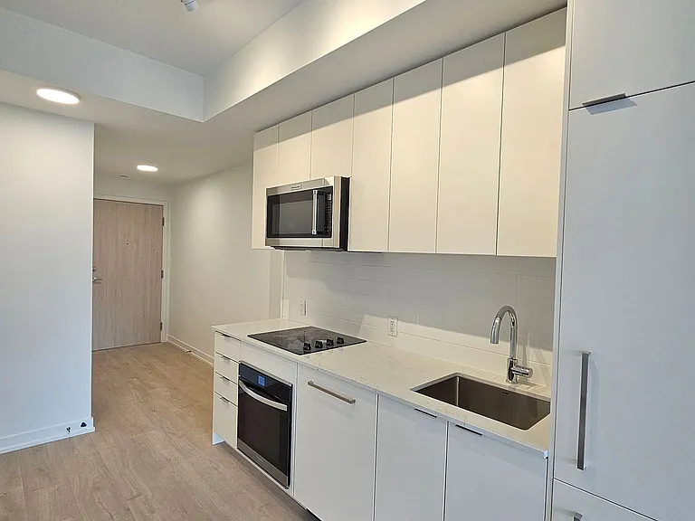181 Sheppard Ave E #715 — Photo 4