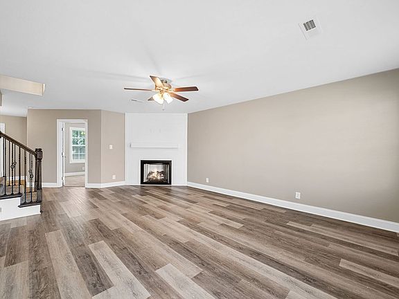 5th image of 779 Lillian Grace Dr