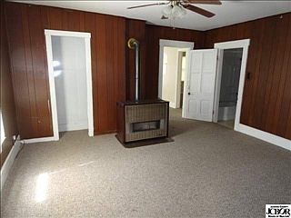 5th image of 627 S Broadway St