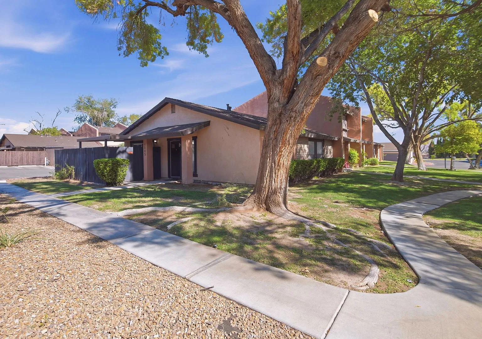Lovely Move-In Ready 3-Bedroom Single-Story Las Vegas Townhome! — Photo 2