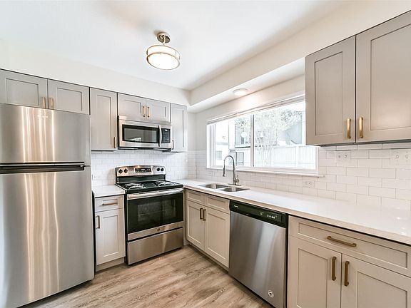 5th image of 1608 Welch St APT 6