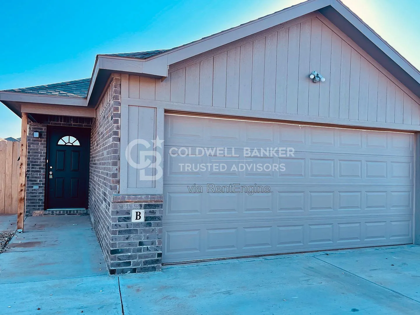 3 bed, 2.0 bath, 1300 sqft, $1,325 — Photo 1
