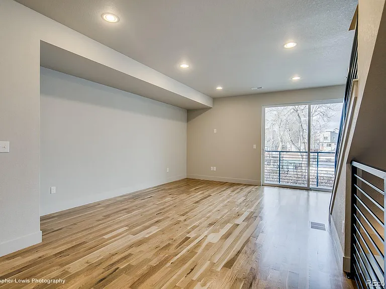 1559 King St — Photo 8