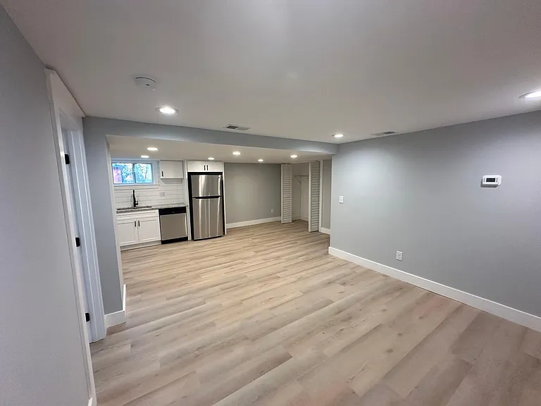 520 Jerry Ln SW #B — Photo 2