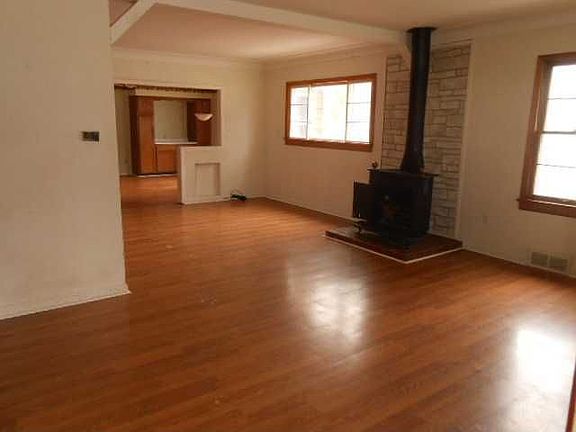 4th image of 1022 Carrington St