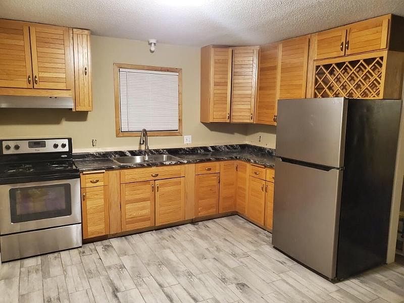 1st image of 840 18th Ave S