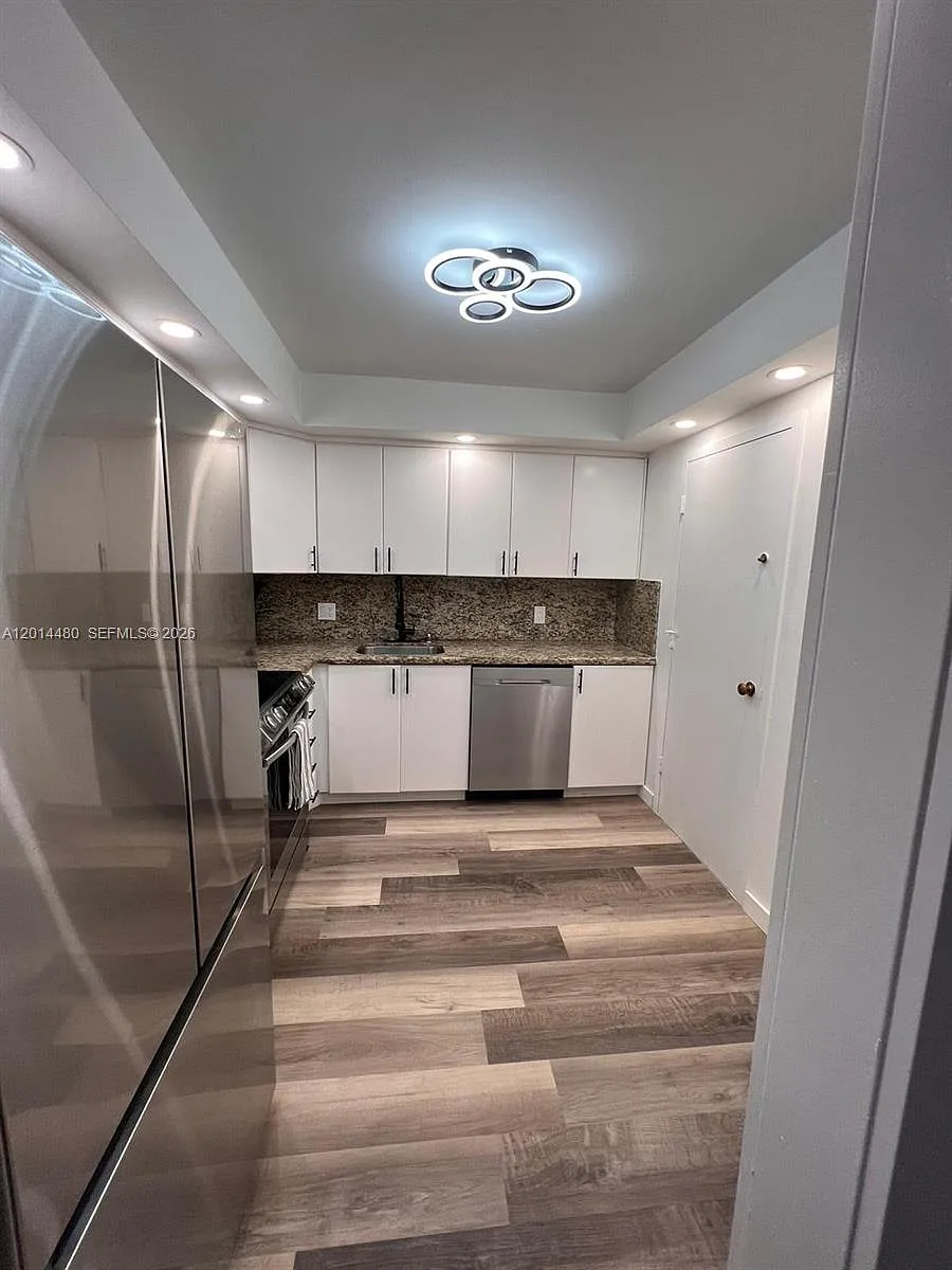 Building Photo - 3800 S Ocean Dr #1808