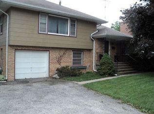 411 W Park Ave, Round Lake, IL