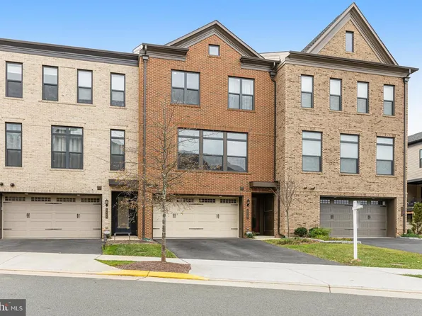 12307 W Oaks Dr, Fairfax, VA 22030